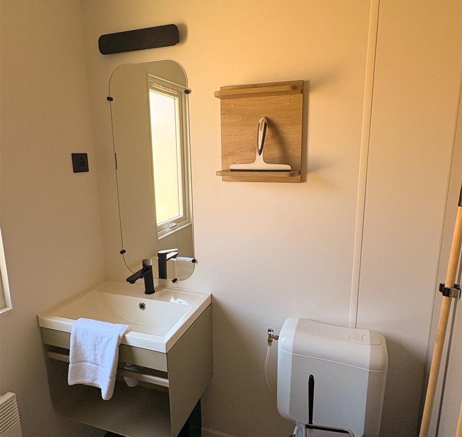 Salle de bain luxueuse et lumineuse dans un camping à St-Hilaire-de-Riez - Camping Saint Hilaire de Riez