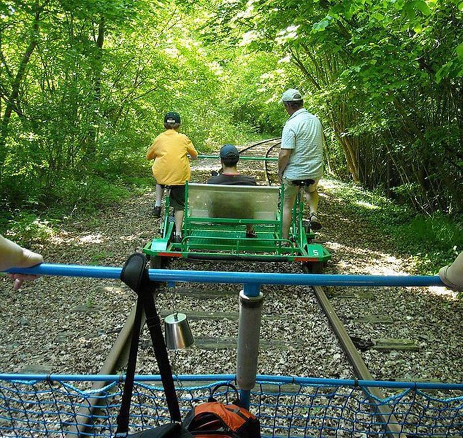 Vélo Rail à Commequiers proche du camping 4 étoiles La Pomme de Pin à Saint Hilaire de Riez en Vendée - Camping Saint Hilaire de Riez