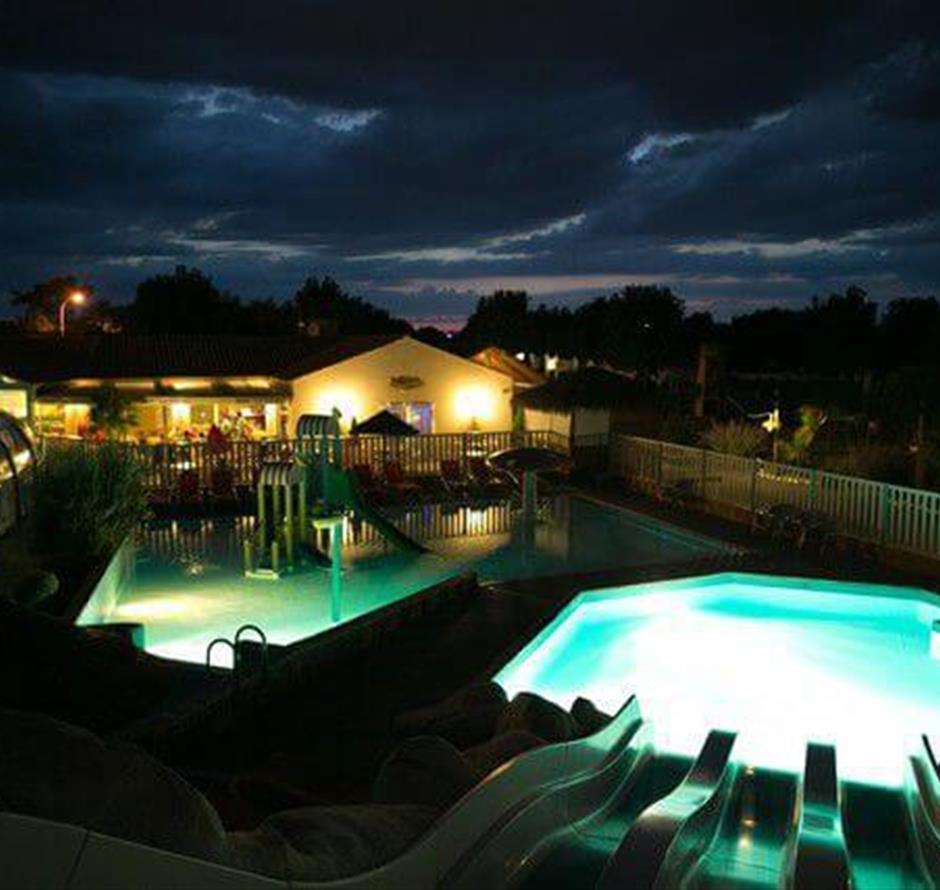 Espace aquatique au camping 4 étoiles La Pomme de Pin à Saint Hilaire de Riez en Vendée - Camping Saint Hilaire de Riez