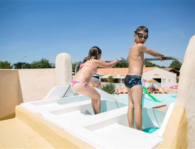 Espace aquatique au camping 4 étoiles La Pomme de Pin à Saint Hilaire de Riez en Vendée