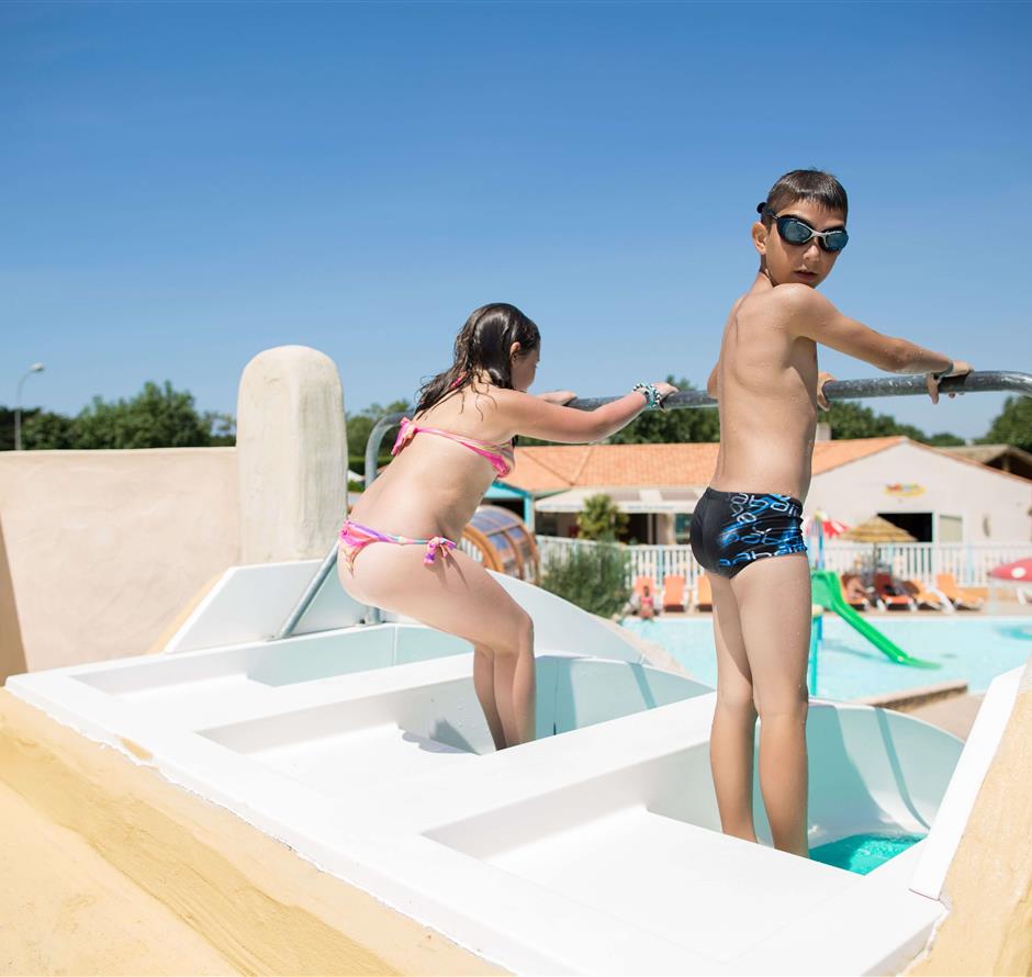 Espace aquatique au camping 4 étoiles La Pomme de Pin à Saint Hilaire de Riez en Vendée - Camping Saint Hilaire de Riez