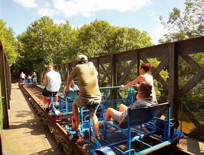 Vélo Rail à Commequiers proche du camping 4 étoiles La Pomme de Pin à Saint Hilaire de Riez en Vendée