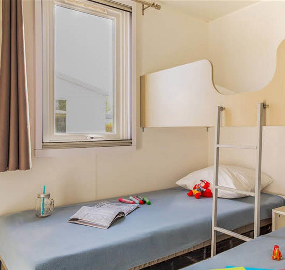 Mobil-home 5 personnes avec 2 chambres à La Pomme de Pin- vendée - accès plage - Camping Saint Hilaire de Riez