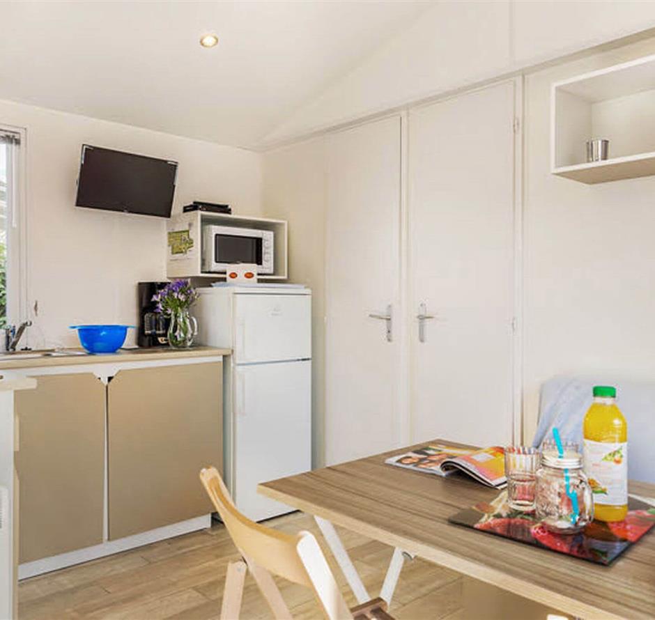Mobil-home 5 personnes avec 2 chambres à La Pomme de Pin- vendée - accès plage - Camping Saint Hilaire de Riez