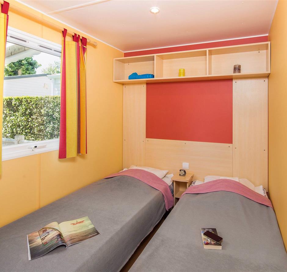 Mobil-home 6 personnes 3 chambres au camping 4 étoiles La Pomme de Pin à Saint Hilaire de Riez en Vendée - Camping Saint Hilaire de Riez