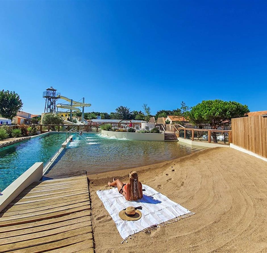 plage de sable fin avec espace balnéo et couloir de nage - Camping Saint Hilaire de Riez