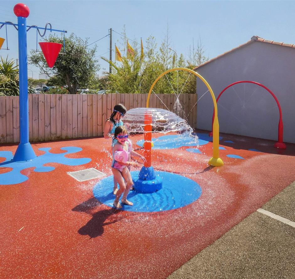 aquasplash, activités aqualudiques pour les enfants  - Camping Saint Hilaire de Riez