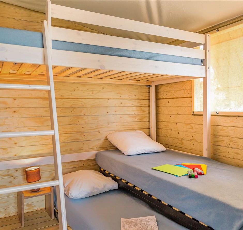 Tente meublée Carrelet 2 chambres avec sanitaire- camping bord de mer- vendée - Camping Saint Hilaire de Riez