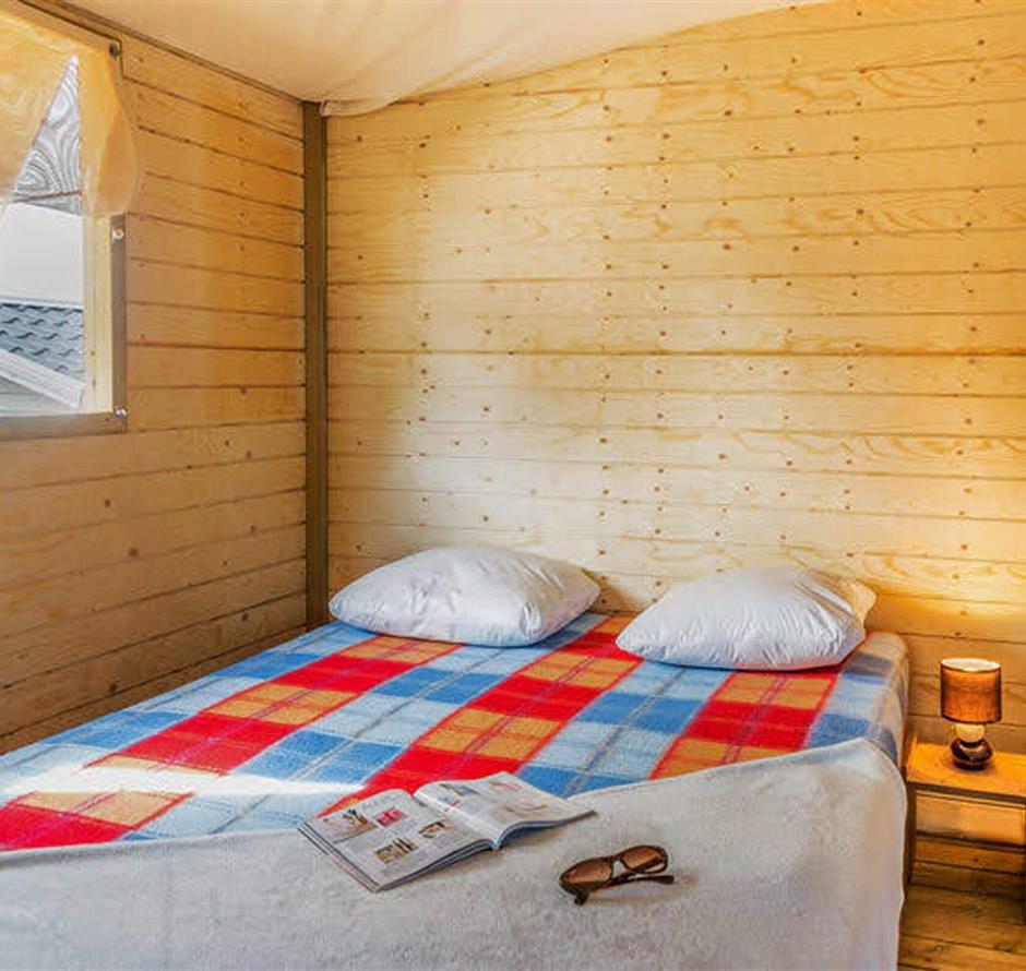 Tente meublée Carrelet 2 chambres avec sanitaire- camping bord de mer- vendée - Camping Saint Hilaire de Riez