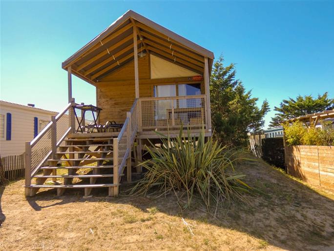 tent full equiped- seaside campsite- vendée- yelloh village