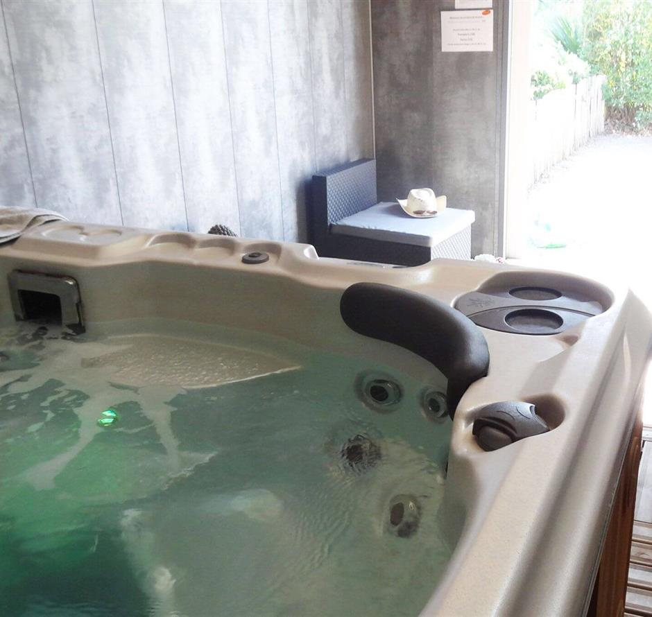 espace bien être avec spa, sauna, hammam et massages - Camping Saint Hilaire de Riez