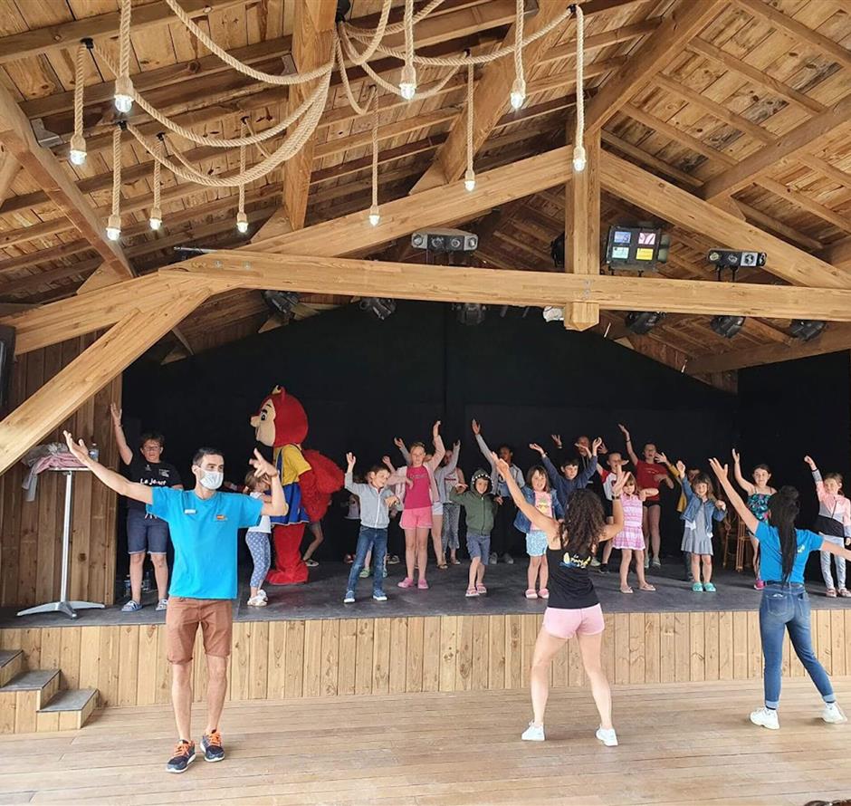 spectacle de danse des enfants  - Camping Saint Hilaire de Riez
