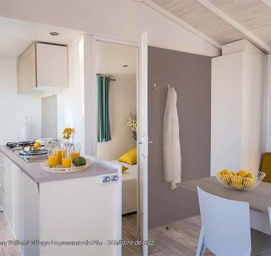 Mobil-home 5 personnes avec 2 chambres à La Pomme de Pin- vendée - accès plage - Camping Saint Hilaire de Riez