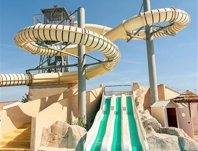 activités, jeux et toboggans aquatiques