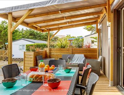 Terrasse couverte proche de la mer camping Vendée