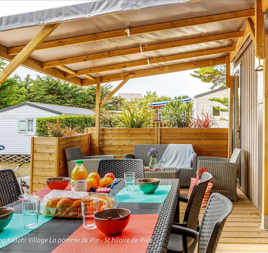 Terrasse couverte proche de la mer camping Vendée - Camping Saint Hilaire de Riez