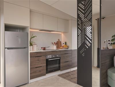 Grande cuisine équipée dans un mobil-home dans un camping en Vendée