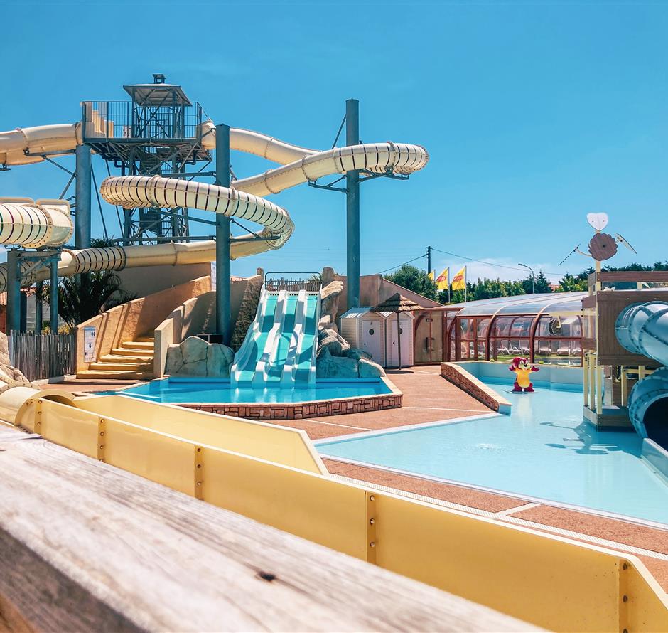 Nouveaux toboggans géants 2025 - Camping Saint Hilaire de Riez