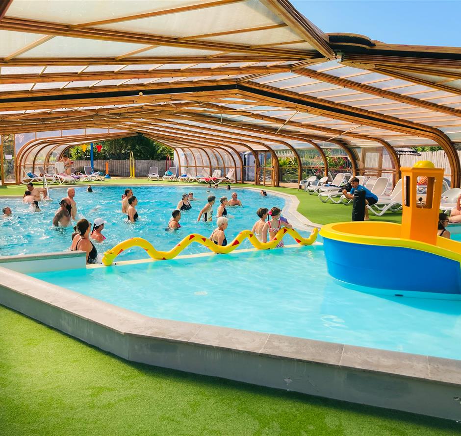Aquagym piscine couverte au camping La Pomme de Pin - Camping Saint Hilaire de Riez