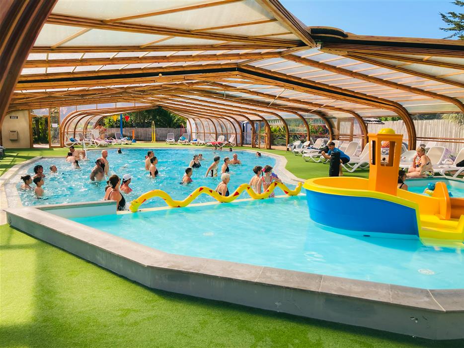 Aquagym piscine couverte au camping La Pomme de Pin - Camping Saint Hilaire de Riez