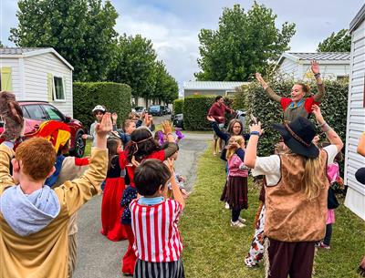 Kermesse avec le club enfant du camping de la Pomme de Pin