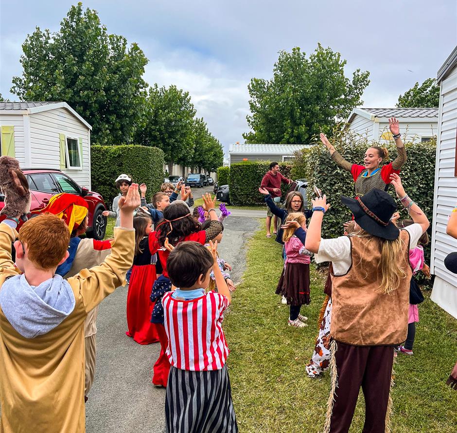 Kermesse avec le club enfant du camping de la Pomme de Pin - Camping Saint Hilaire de Riez