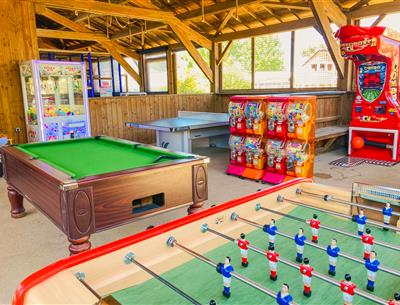 Salle de jeux billard et baby foot