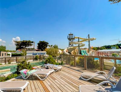 Espace solarium camping La Pomme de Pin