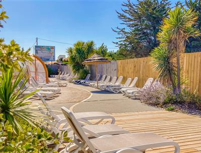 Piscine avec solarium à St Hilaie de Riez