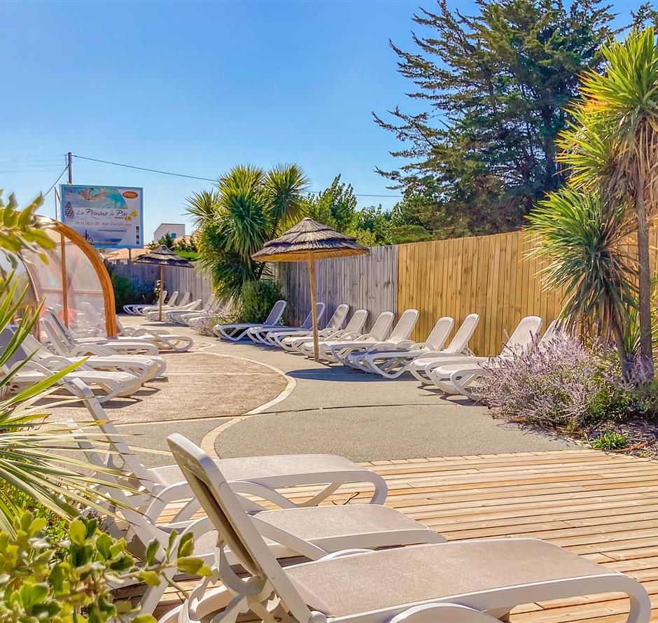 Piscine avec solarium à St Hilaie de Riez - Camping Saint Hilaire de Riez