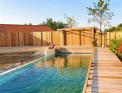 Lagon avec espace solarium